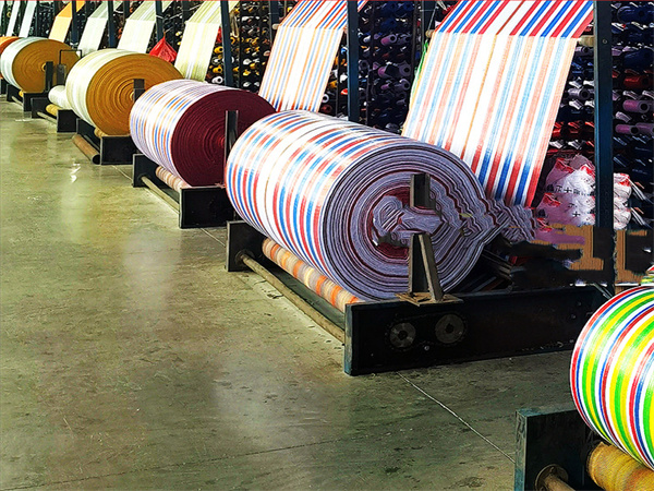 彩条布具有广泛的用途和市场需求